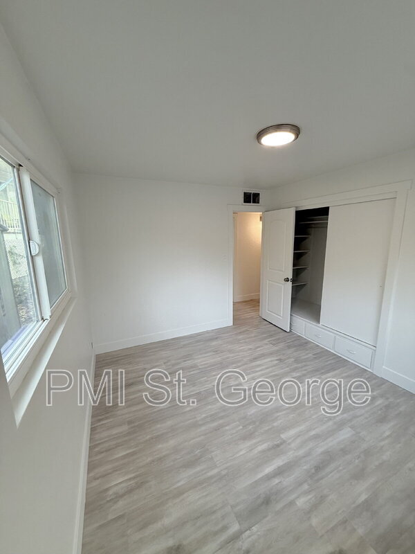 Building Photo - 288 W Diagonal