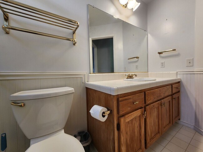 Building Photo - Spacious 4 Bed / 3 Bath Windsor Home