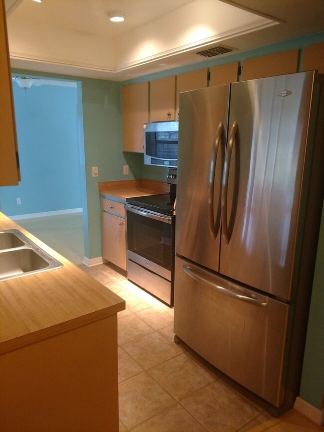 Building Photo - 3/2 in Westwood!