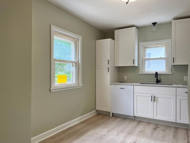 Building Photo - 837 Bidwell St