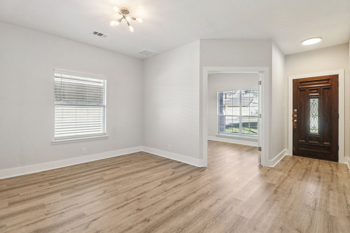 Building Photo - 23607 Silver Creek