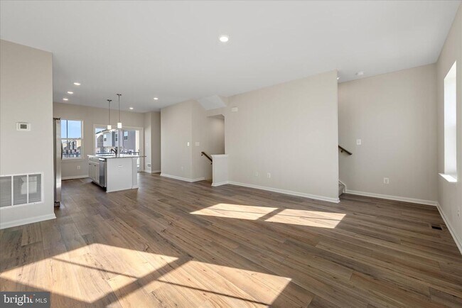 Building Photo - 409 18th Ave