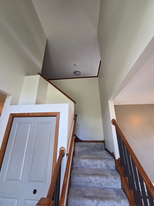 Building Photo - Stylish and Inviting; The Townhouse of Your Dreams!