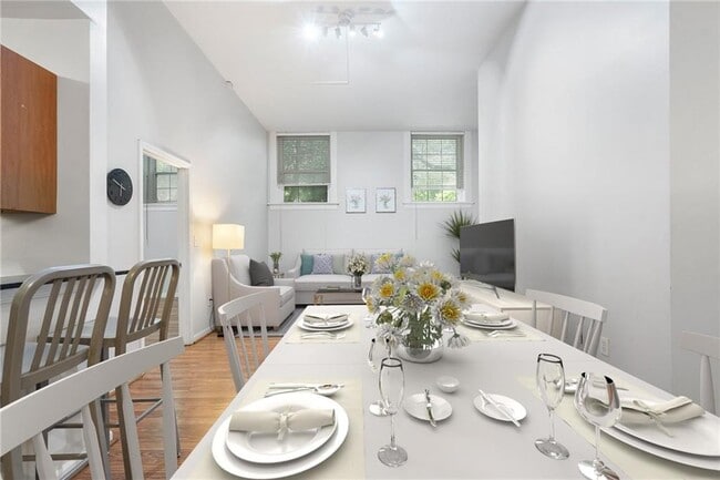 Building Photo - 1031 State St NW