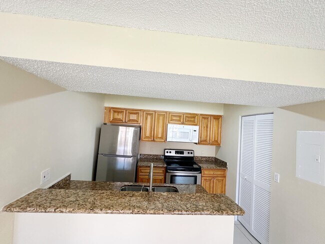 Building Photo - 1241 SW 46th Ave
