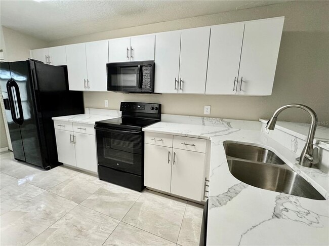 Building Photo - 14922 Par Club Cir