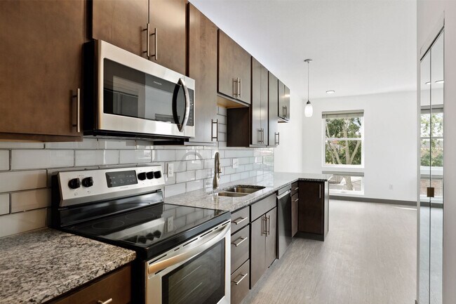 Primary Photo - 2810 Park Ave