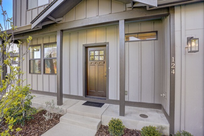 Building Photo - 124 Homer Ave SW