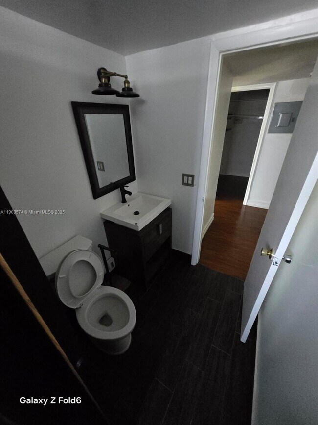 Building Photo - 1715 Wiley St