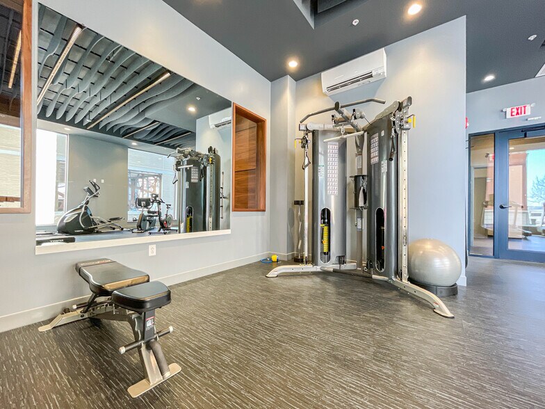 Building Photo - 5 India St