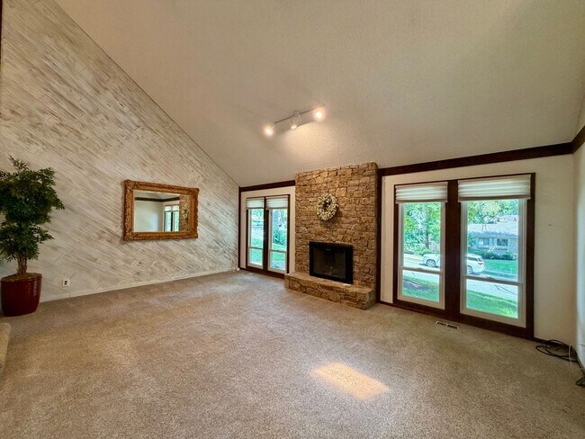 Building Photo - 8238 Parkhill Cir