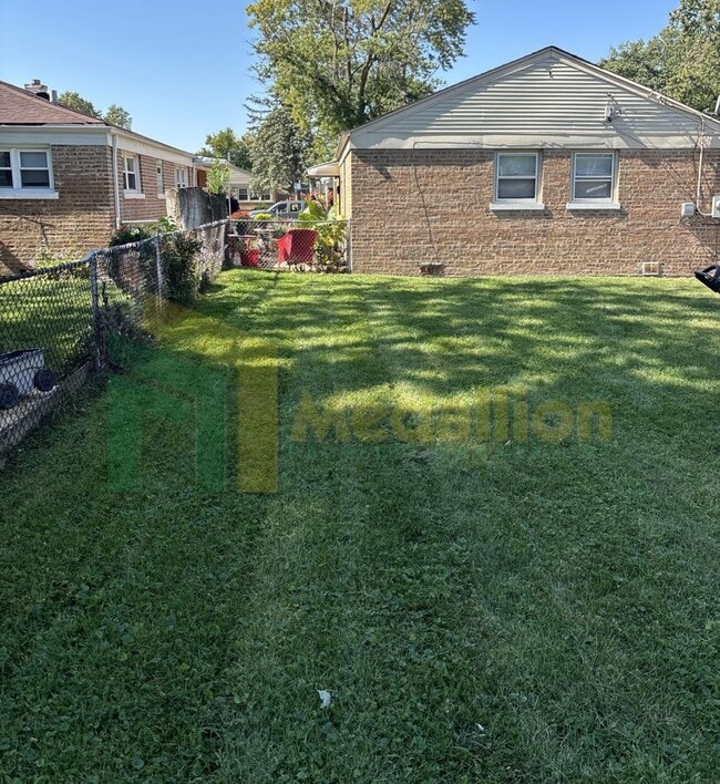 Building Photo - Beautifully Updated 3-Bed Home on a Quiet Block – Move-In Ready!