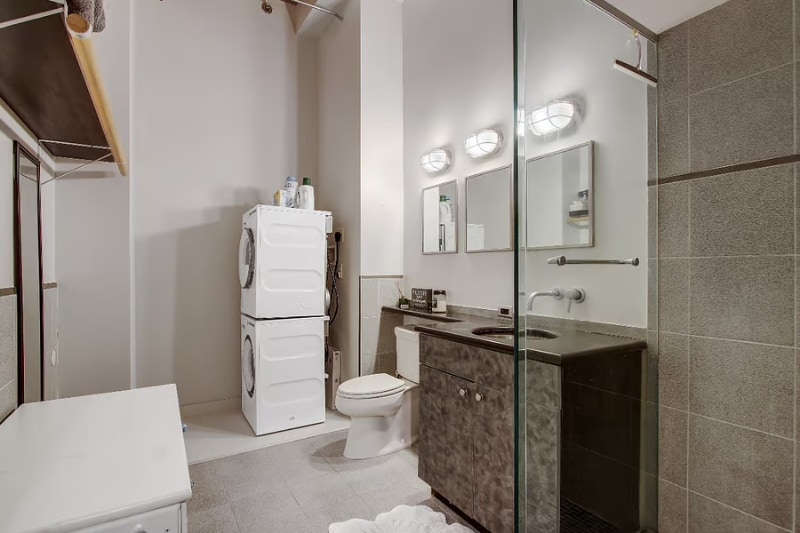 Building Photo - 1812 19th Ave E