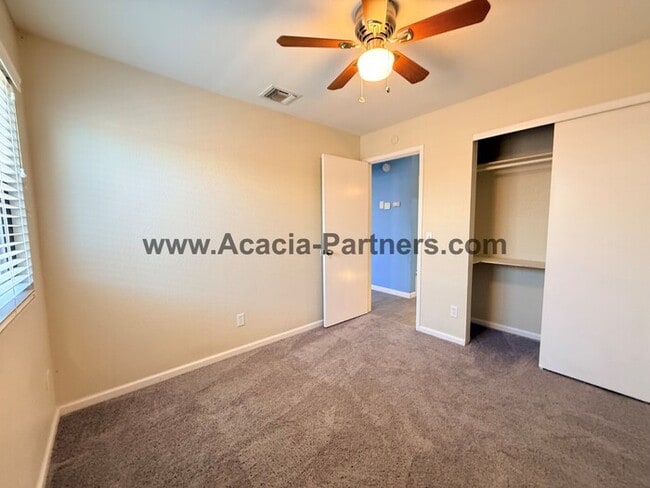 Building Photo - Three bedroom home with spacious great room