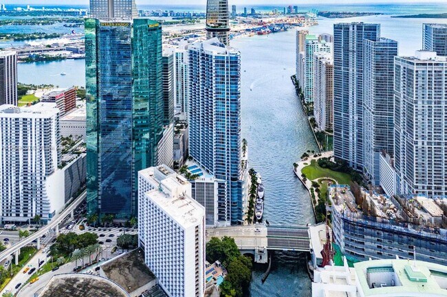 Building Photo - 200 Biscayne Blvd Way
