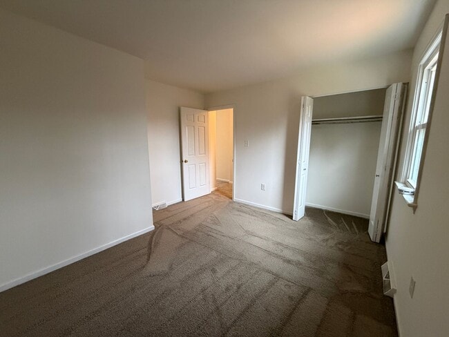 Building Photo - Quiet Neighborhood Updated 3BR Townhouse in Lancaster