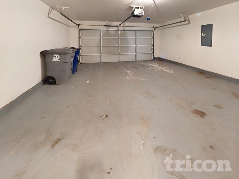 Building Photo - 8622 Granville Dr