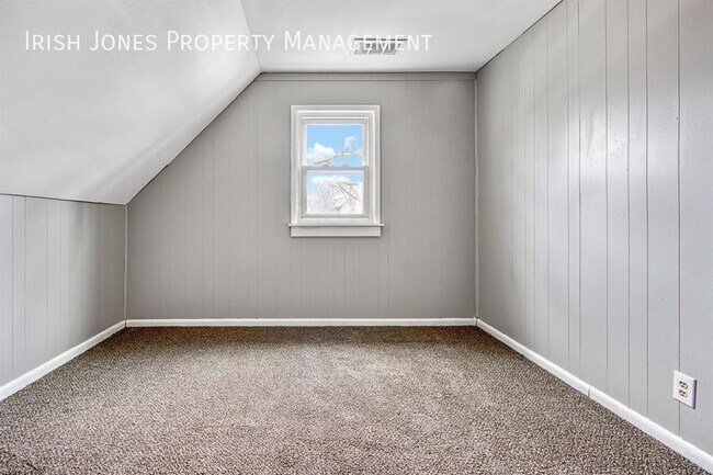 Building Photo - 152 Stevens St