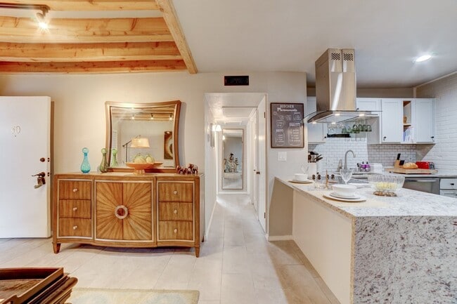 Building Photo - Fully furnished condo unit - all bills paid