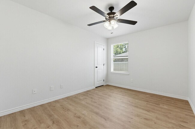 Building Photo - 503 Bonnie Dr