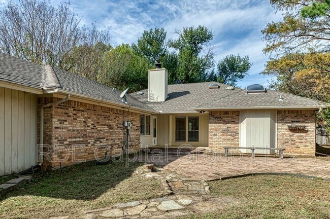 Building Photo - 922 Kingston Dr