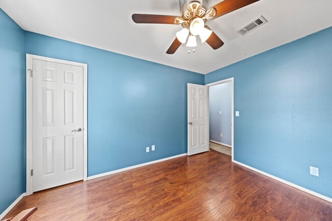 Building Photo - 4 bedroom in Bluewater Bay!
