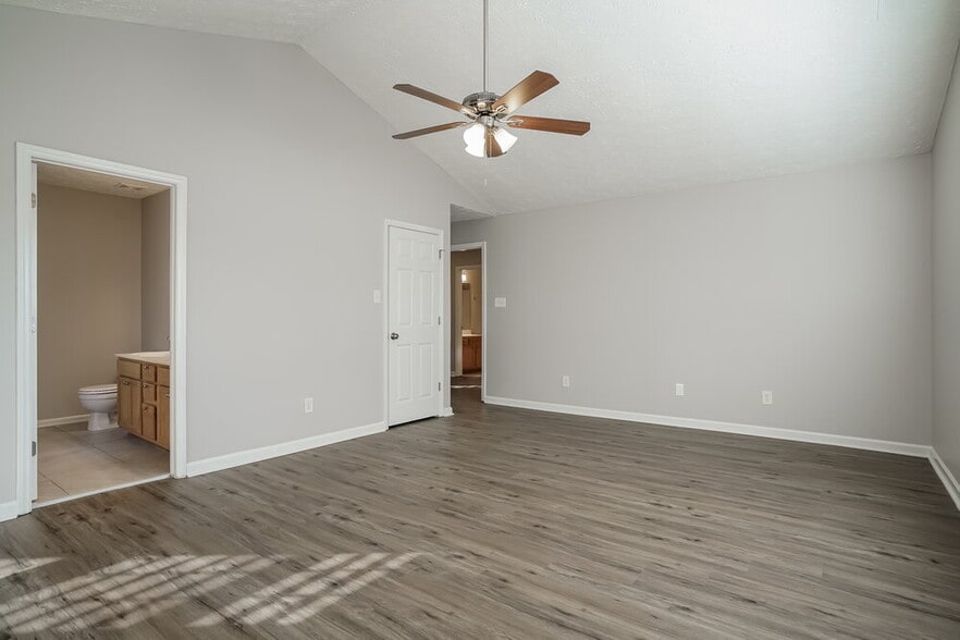 Building Photo - 2304 Charny Dr