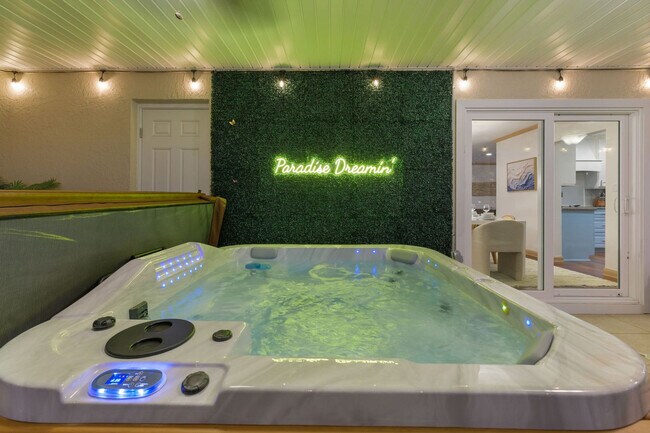 Building Photo - 9414 Laura Anne Dr