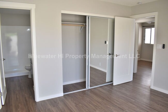 Building Photo - Renovated Single Level 3/2 w/ garage Waipi...