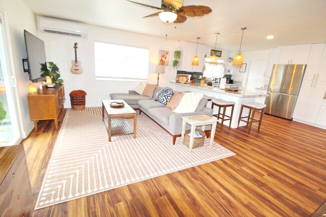 Building Photo - Standalone, Remodeled, Tastefully Furnishe...