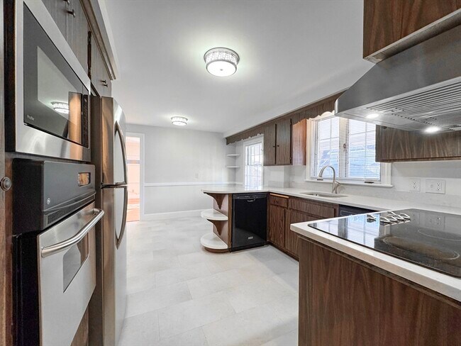 Building Photo - 40 Walter St