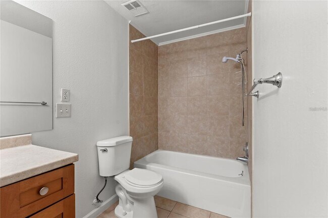 Building Photo - 530 Orange Dr