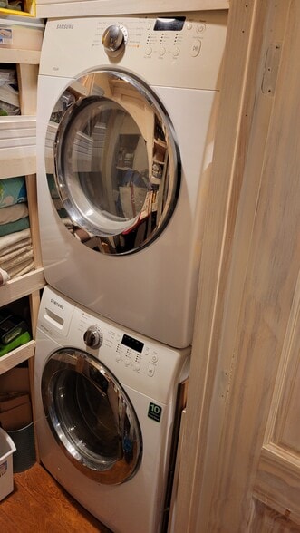 washer/dryer - 10 Channel Ave