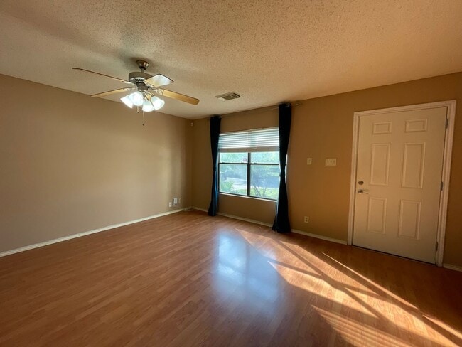 Building Photo - 7926 Ruby Meadow