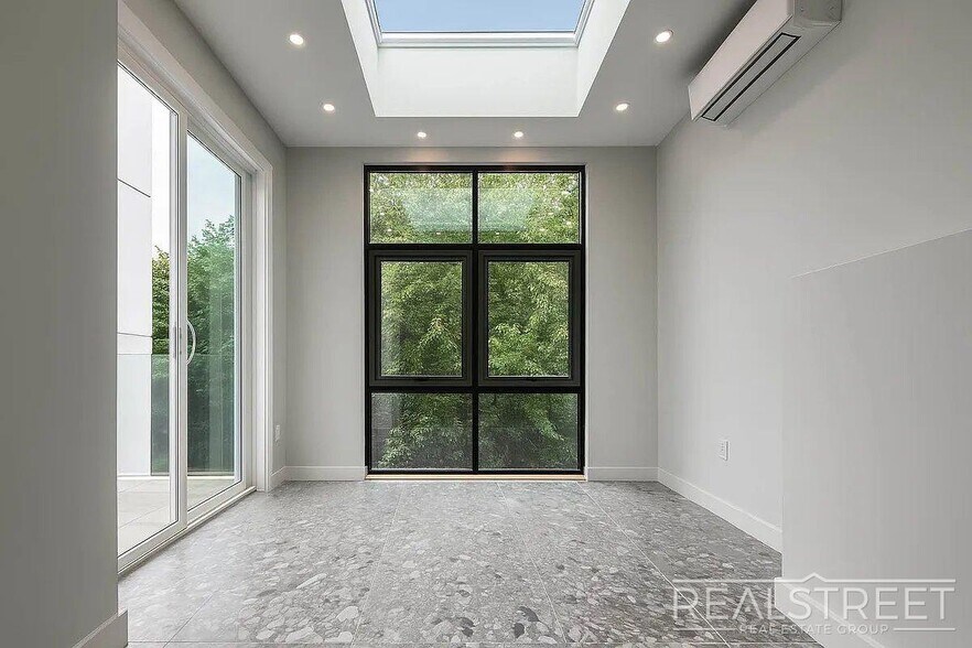 Building Photo - Williamsburg Gem – Brand New 3-Bed, 1.5-Ba...