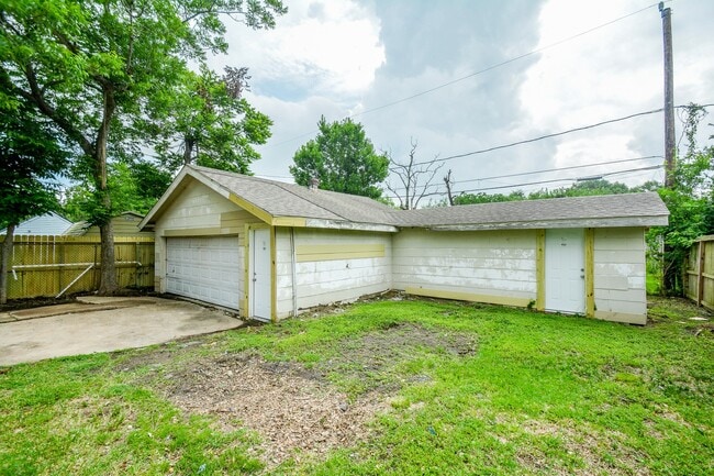 Building Photo - 713 Wafer St