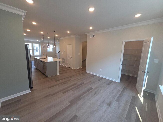 Building Photo - 2558 Hopton Ln