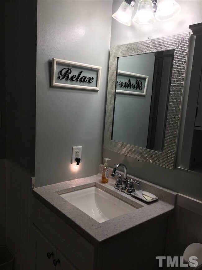 Building Photo - 520 Parnell Dr