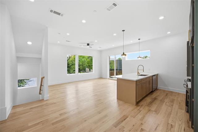 Building Photo - 4605 Belmont Ave