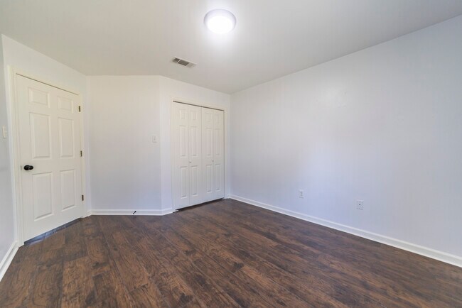 Building Photo - 35576 Melrose Ave