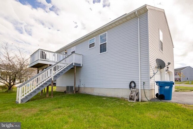 Building Photo - 18500 Bull Run Dr