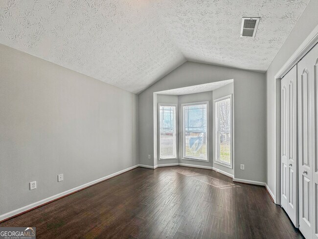 Building Photo - 806 Lilac Ln