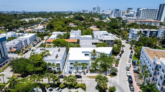 Building Photo - 2416 Flamingo Dr