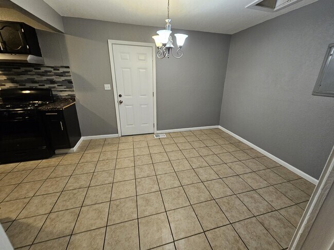 Building Photo - 4211 E 54 St