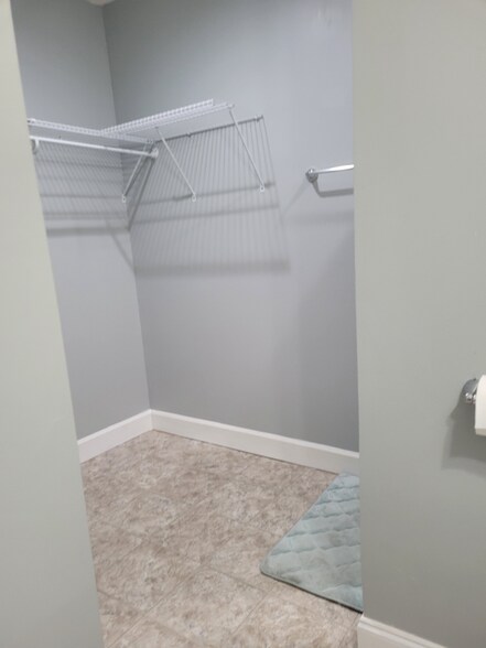 Building Photo - 8573 Springtree Road