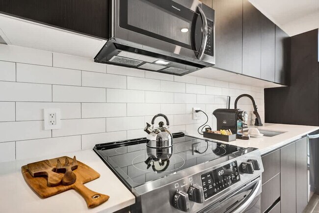 Building Photo - 398 NE 5th St