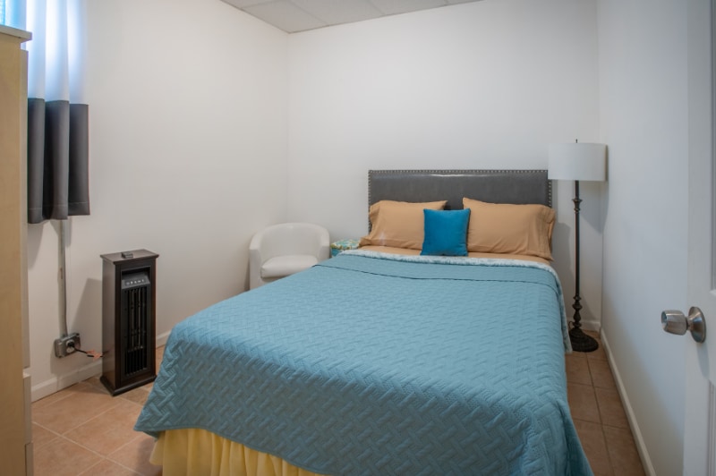 Building Photo - 445 E Bowen Ave