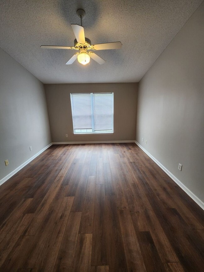 Building Photo - Oakdale Terrance Condo Water Front!!!