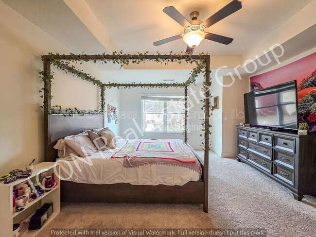 Building Photo - 5786 Calle Vis Dr