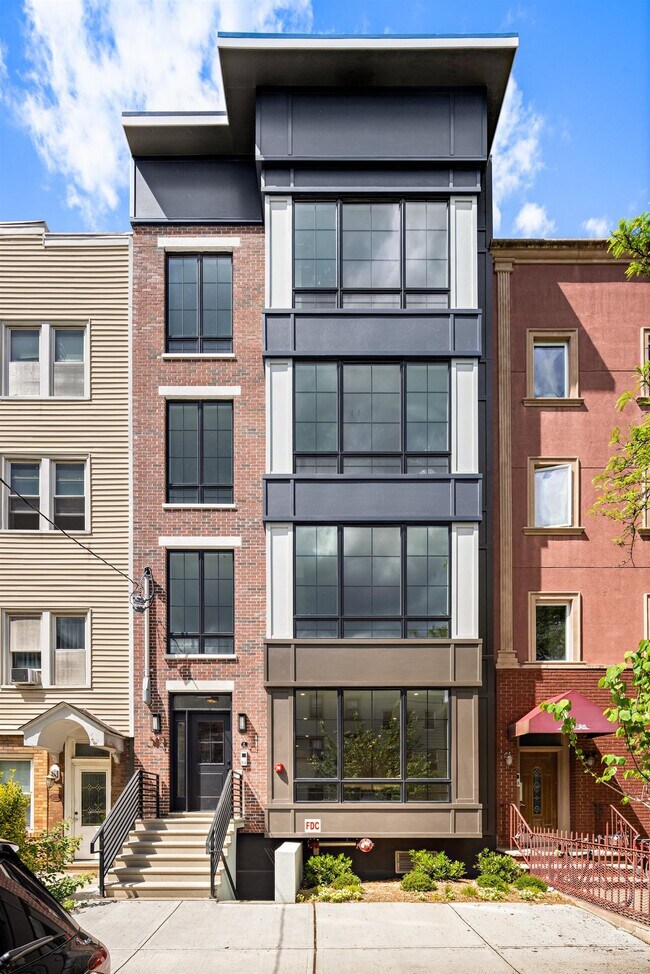 Building Photo - 318 4th St